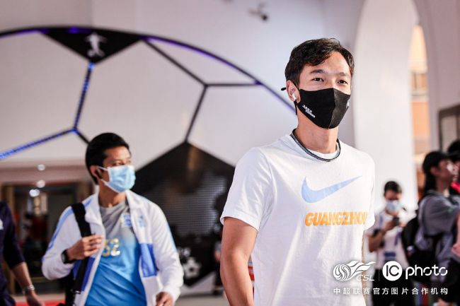 但是从另一方面看，克利思特发认为想像层可以涵盖镜像认同，比较接近来自低层次的脑部机能的驱力(Kristeva1992289)，其实也只是作了另一种引申，并没有偏离拉康的基本说法。